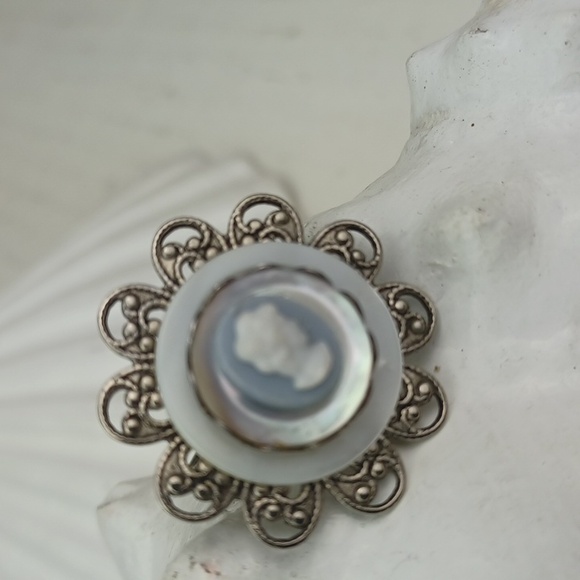 ♥️Bundle Only♥️ SilverTone Cameo & Gold Tone Pink Stone One SizeFits All Rings - Picture 3 of 7